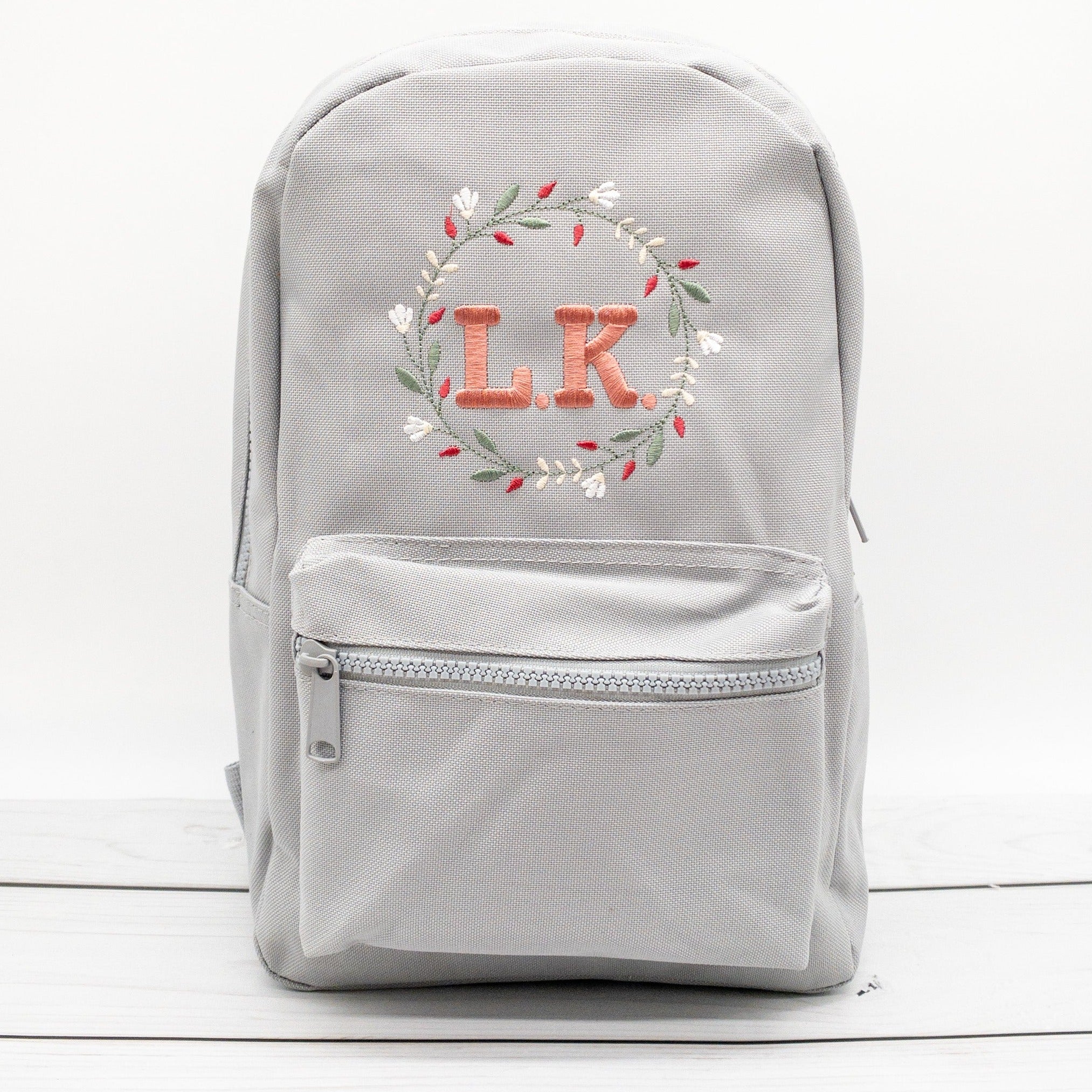 Kinderrucksack personalisiert mit Initialen und Blumen