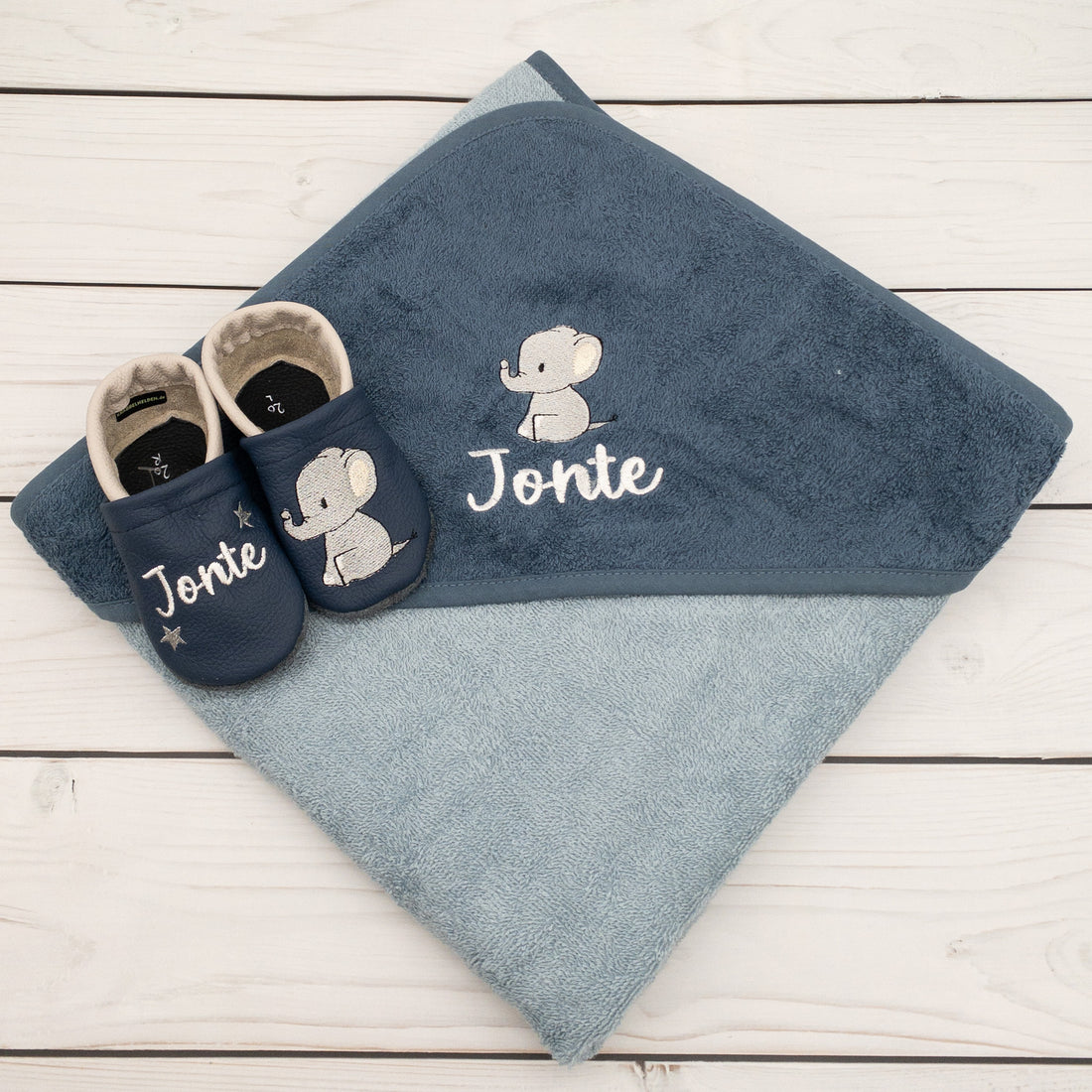 Geschenk-Set Elefant - Kapuzenhandtuch und Krabbelschuhe mit Namen