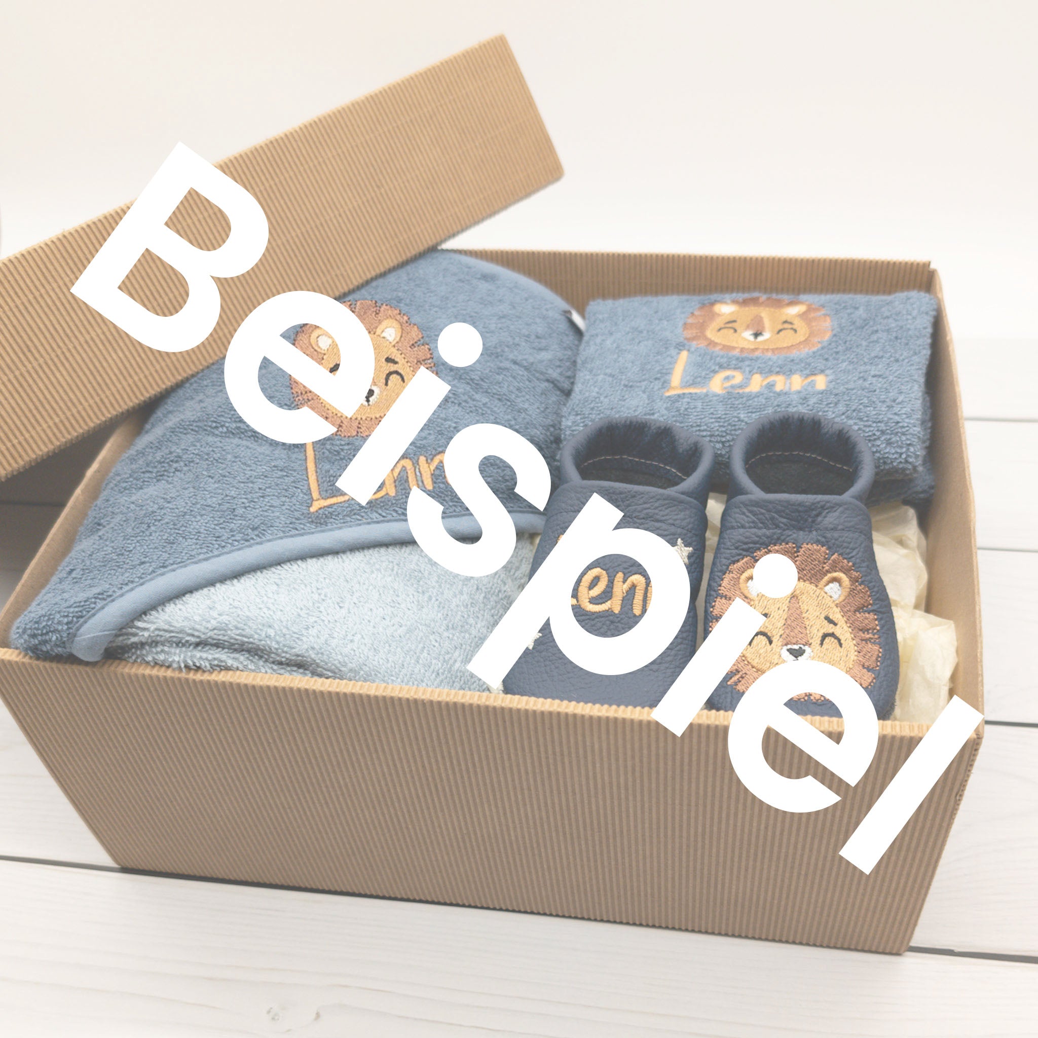 Geschenk-Set Tiger inkl. Geschenkverpackung - Kapuzenhandtuch, Lätzchen und Krabbelschuhe mit Namen (Kopie)