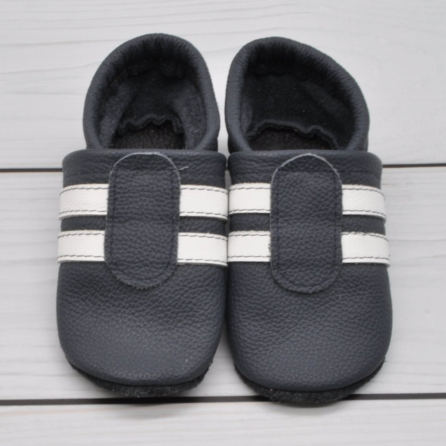 Krabbelschuhe in blau mit weißen Streifen in Größe 21
