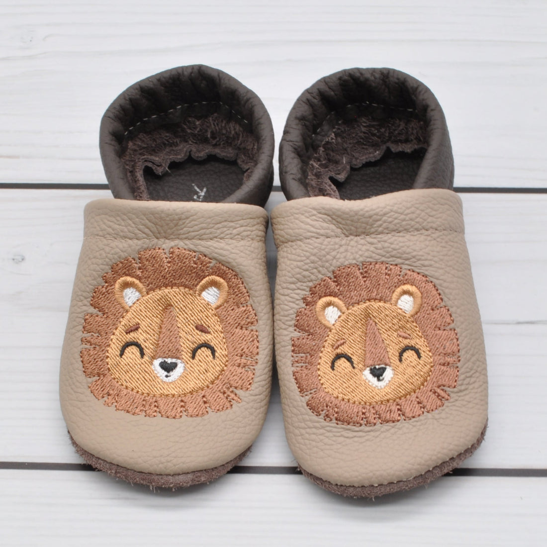 Krabbelschuhe in camel und dunkelbraun mit Löwe in Größe 21
