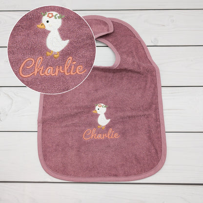 Lätzchen in rosa aus Frottee in rosa mit Gans und Name personalisiert