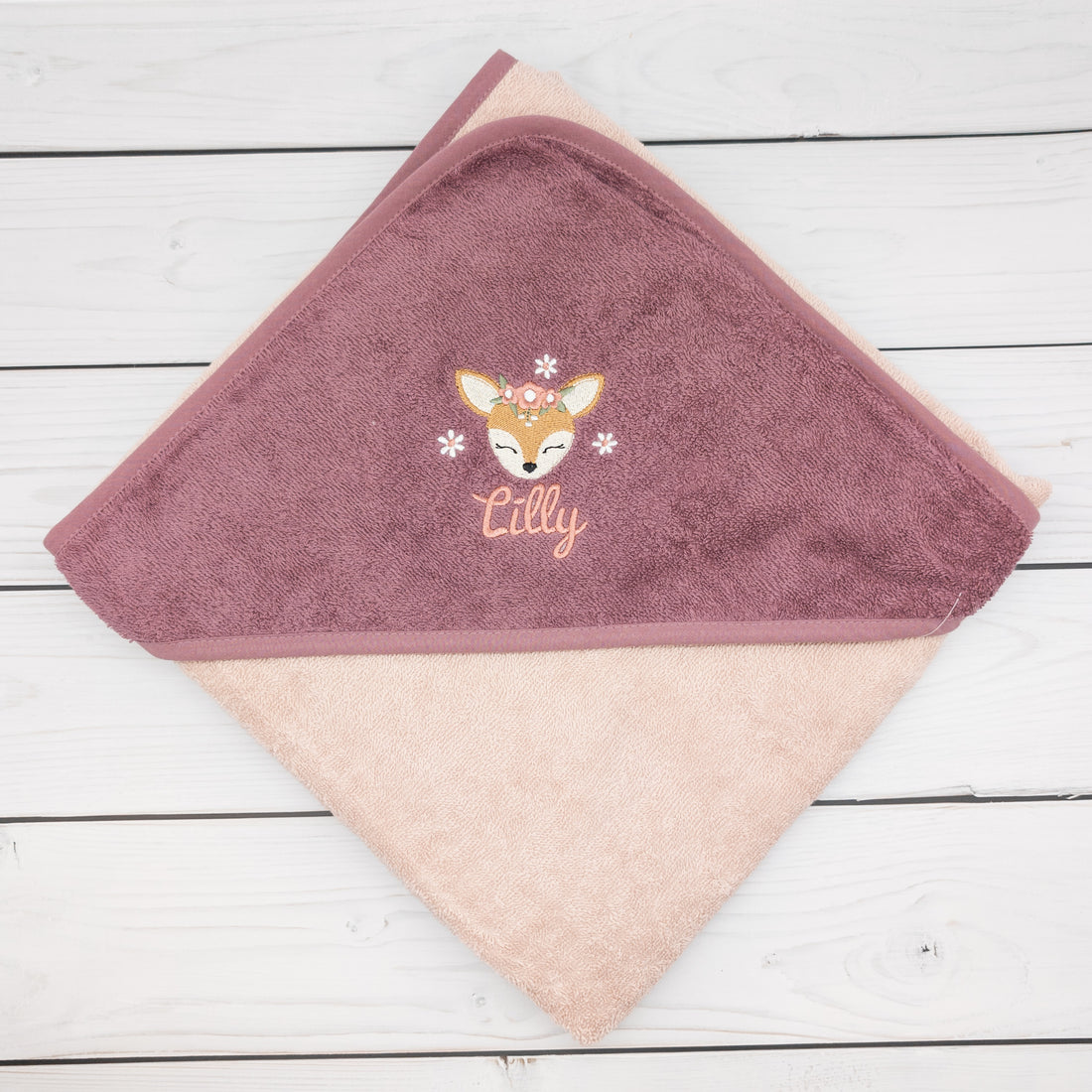 Personalisiertes Kapuzenhandtuch mit Reh und mit Name in 100x100cm aus weichem Frottee