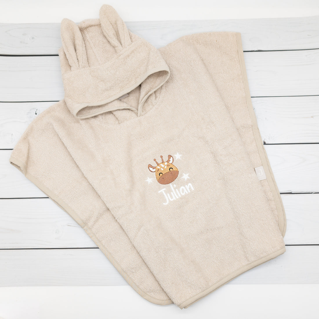 Badeponcho mit Giraffe mit Sterne und Namen - Tolles Must Have für die Badezeit