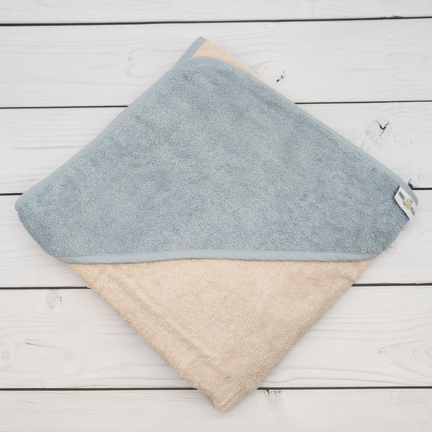 Personalisiertes Kapuzenhandtuch mit Reh und mit Name in 100x100cm aus weichem Frottee