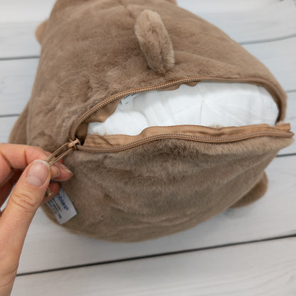Kuscheltier brauner Bär mit Namen und Geburtsdaten in rosa bestickt
