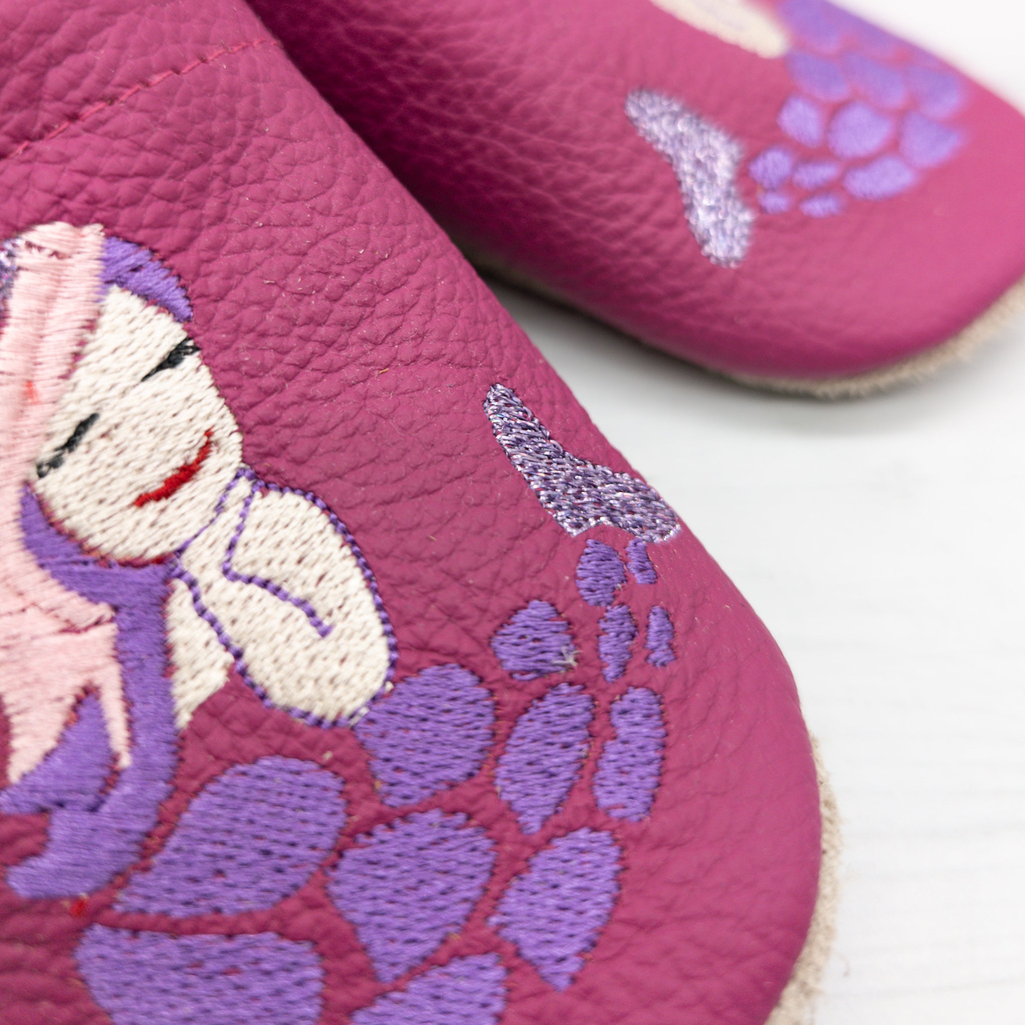 Krabbelschuhe in pink und lila mit Meerjungfrau in Größe 24