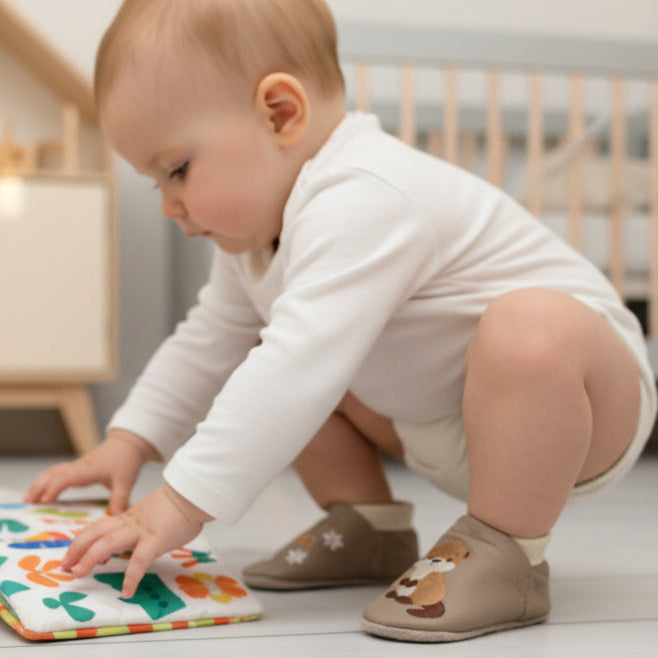 Lederpuschen Otter mit Name - Handgemachte Krabbelschuhe aus Echtleder für Baby und Kinder - Hausschuhe