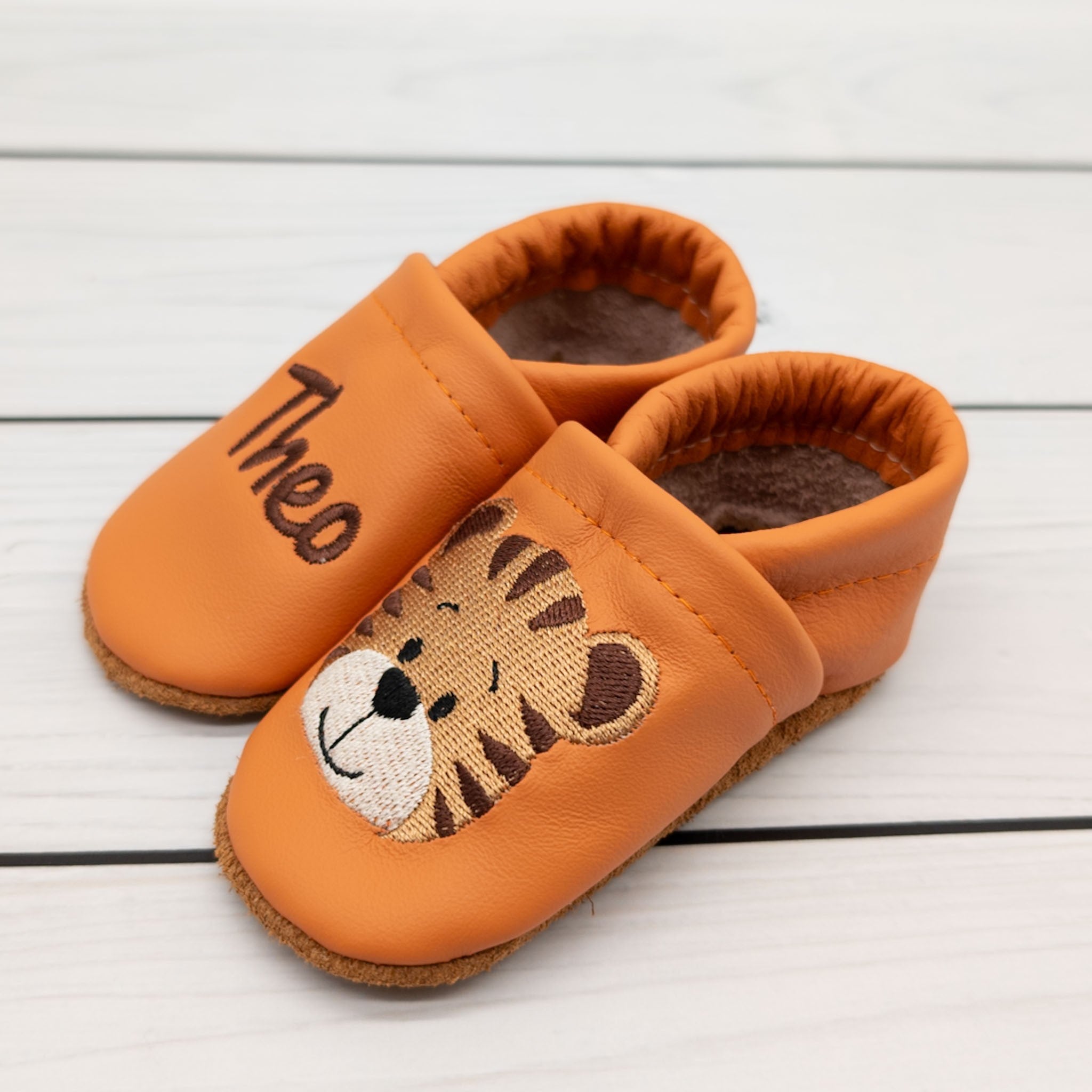 Hausschuhe mit Tiger in orange und braun - die perfekten Hausschuhe und für die Kita