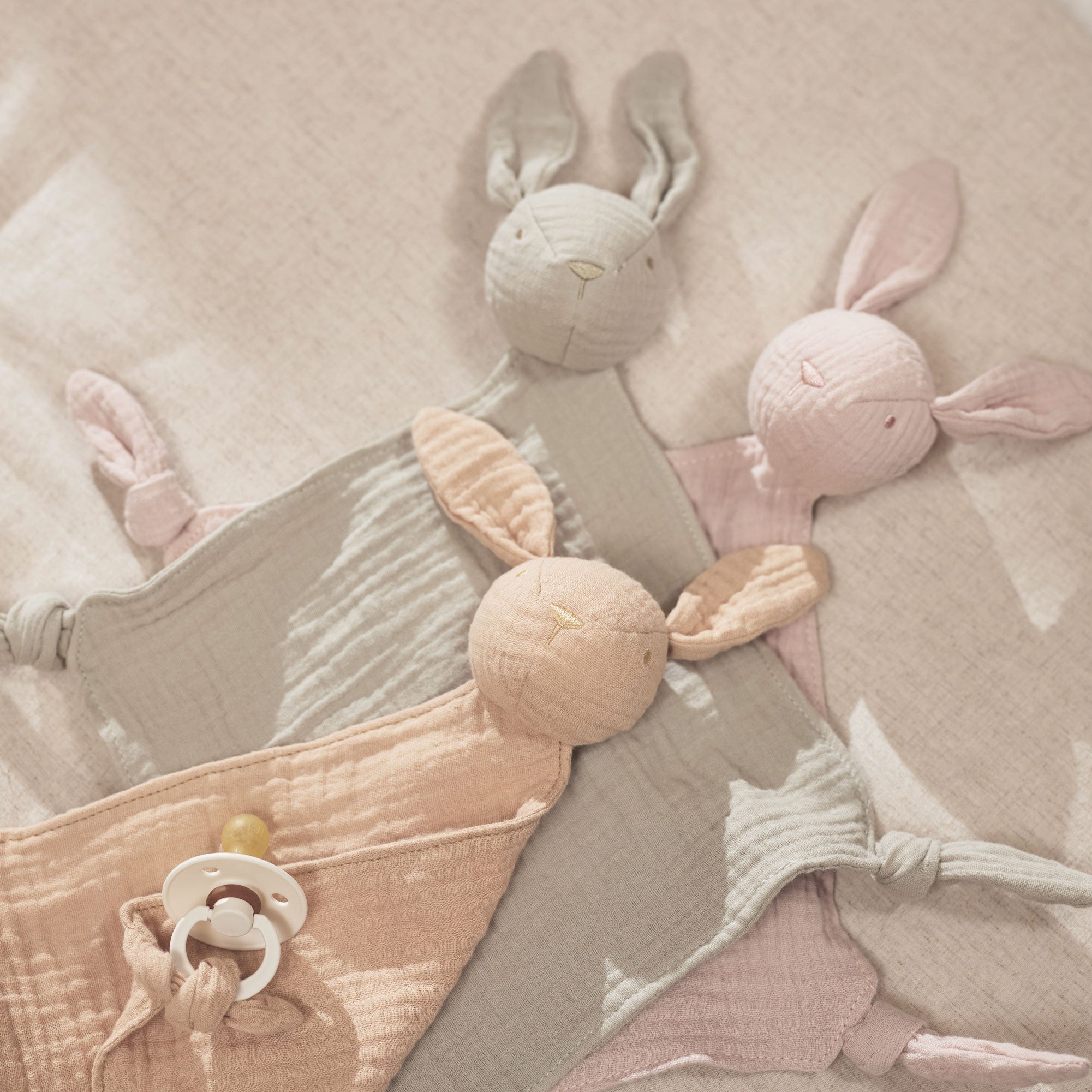 Schnuffeltuch Schmusetuch Hase grün mit Personalisierung für Babys