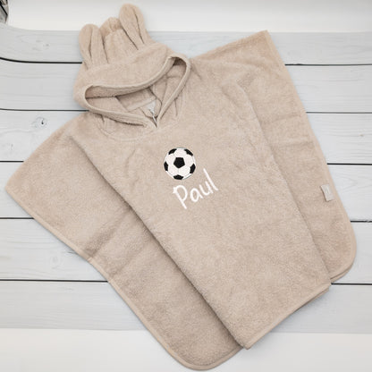 Badeponcho aus Baumwoll Frottee mit Fussball und Name von Krabbelhelden