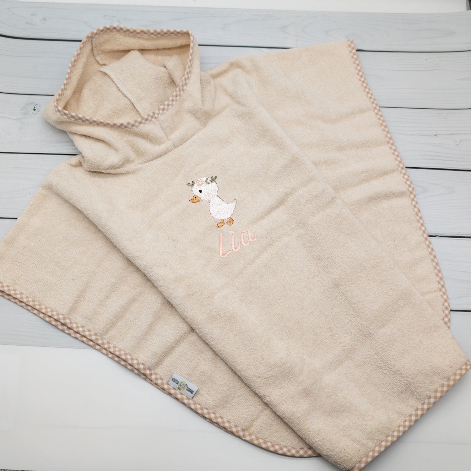 Badeponcho mit Gans mit Blumen und Namen - Perfekt für die Badezeit und im Sommer