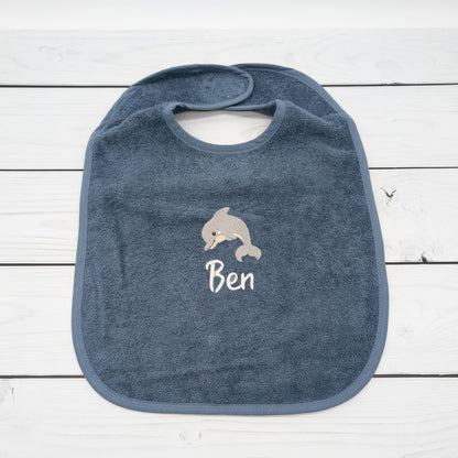 Lätzchen aus Frottee in mit Delfin und Name personalisiert