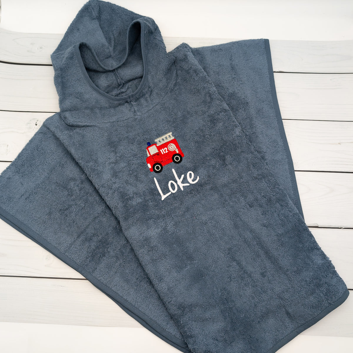 Badeponcho mit Feuewehrauto und Namen - Tolles Geschenk für kleine Helden
