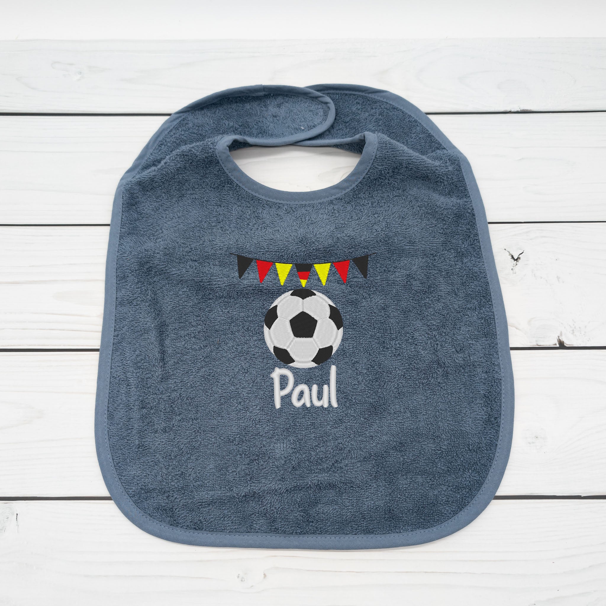 Lätzchen aus Frottee mit Fussball und Wimpel Name personalisiert - tolle Geschenkidee für Babys und Kleinkinder