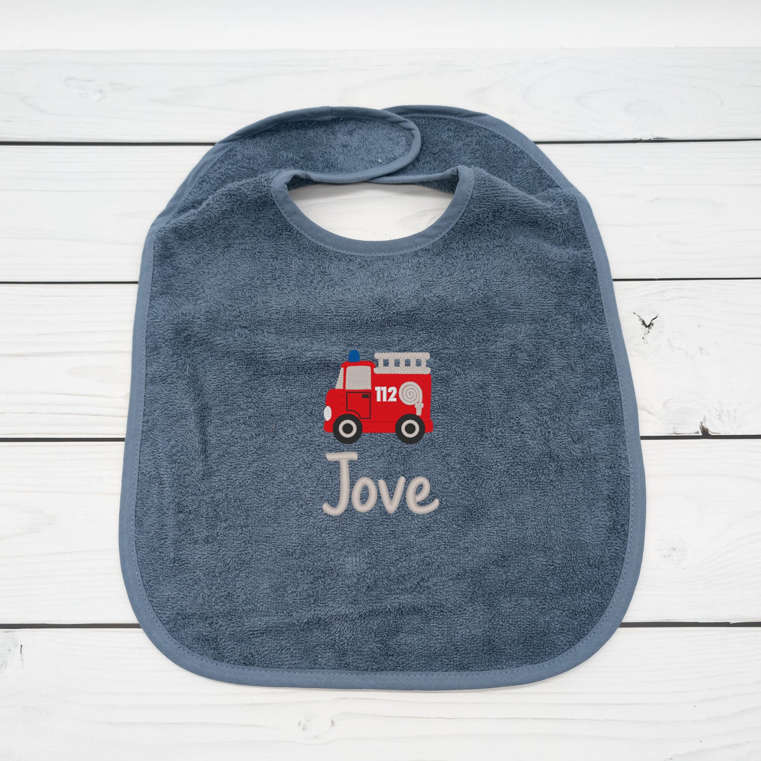Lätzchen aus Frottee mit Feuerwehrauto und Name personalisiert - tolle Geschenkidee für Babys und Kleinkinder