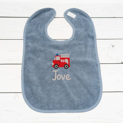 Lätzchen aus Frottee mit Feuerwehrauto und Name personalisiert - tolle Geschenkidee für Babys und Kleinkinder