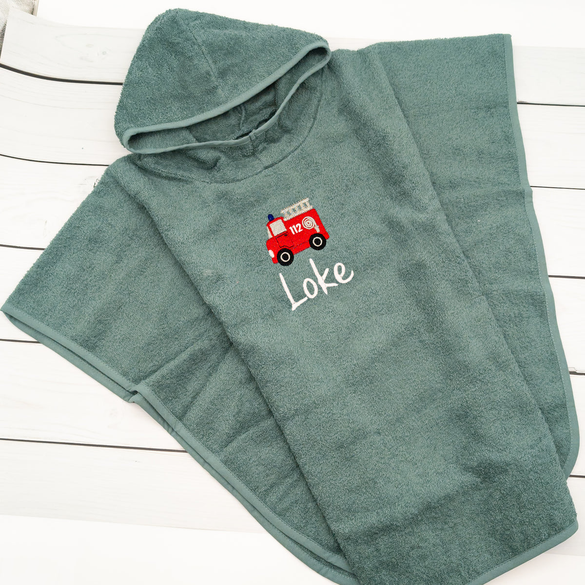 Badeponcho mit Feuewehrauto und Namen - Tolles Geschenk für kleine Helden