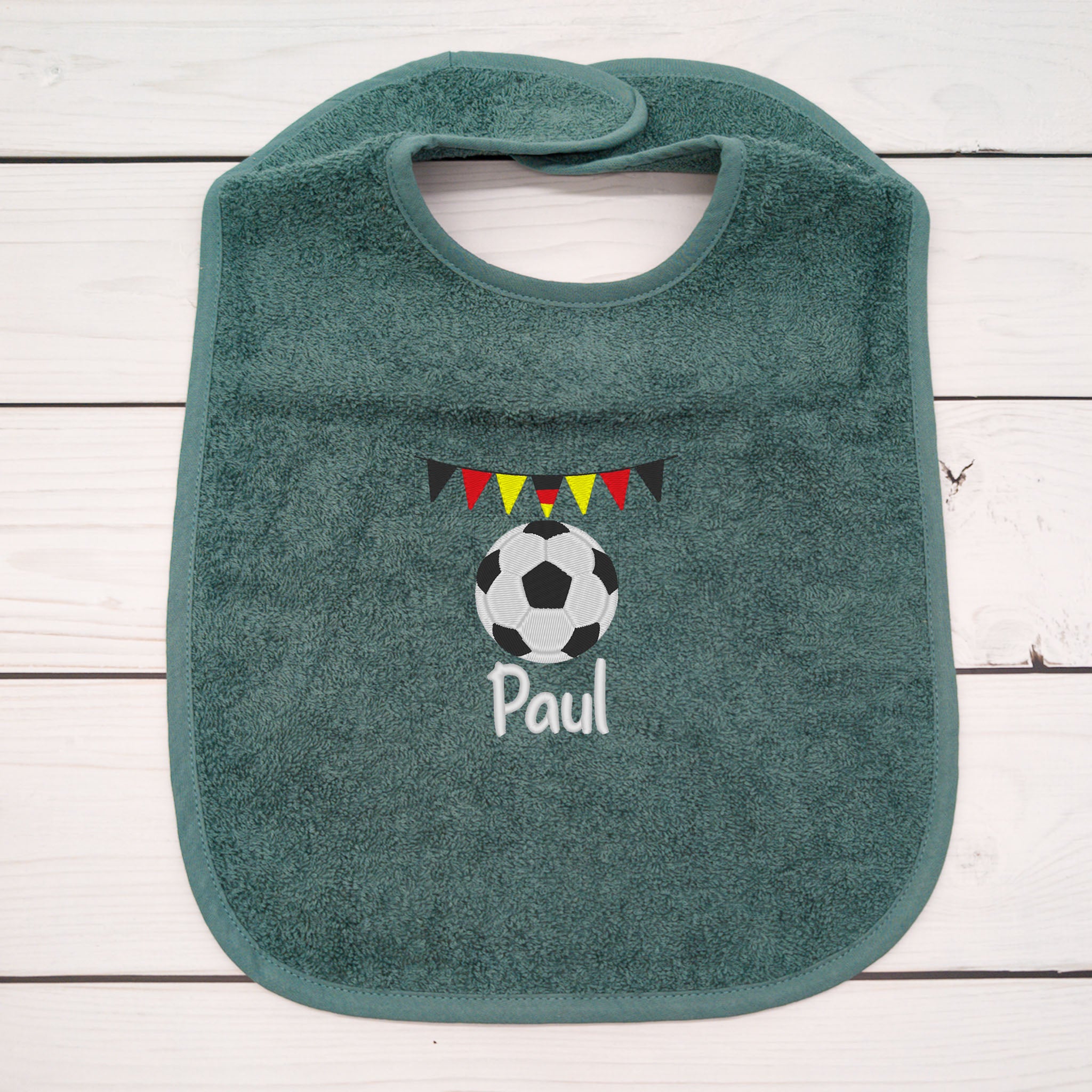 Lätzchen aus Frottee mit Fussball und Wimpel Name personalisiert - tolle Geschenkidee für Babys und Kleinkinder