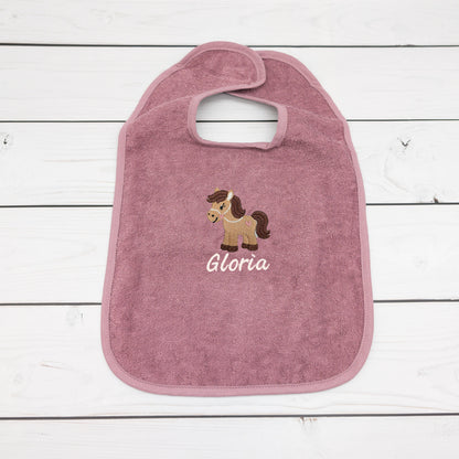 Lätzchen aus mit Pferd und Name personalisiert - praktisch und süß für kleine Pferdefans