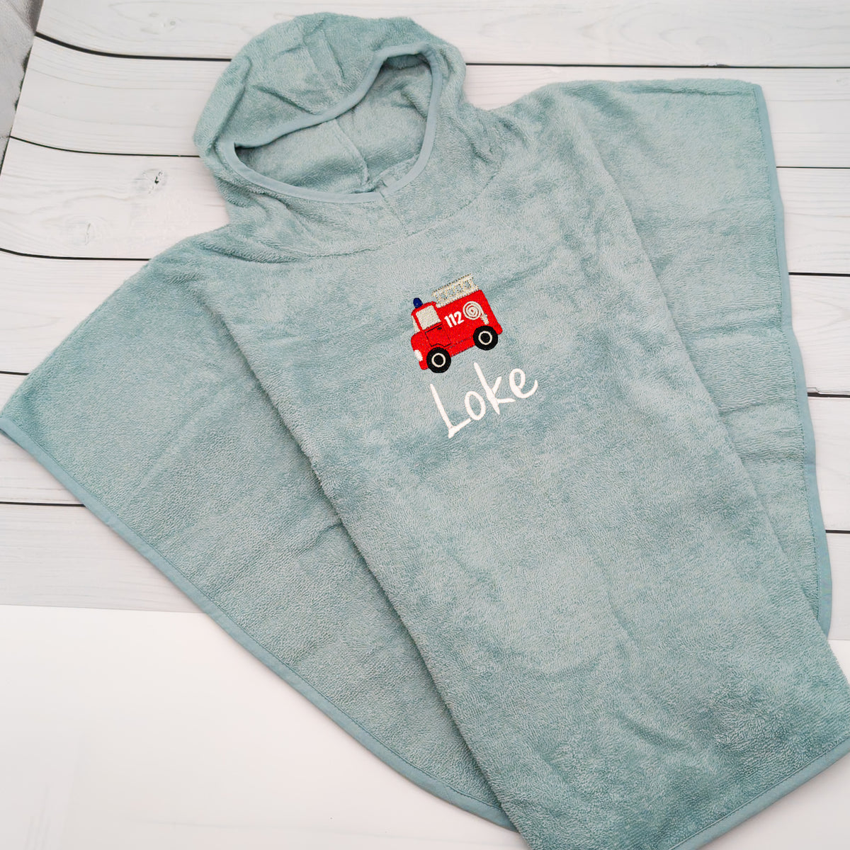 Badeponcho mit Feuewehrauto und Namen - Tolles Geschenk für kleine Helden
