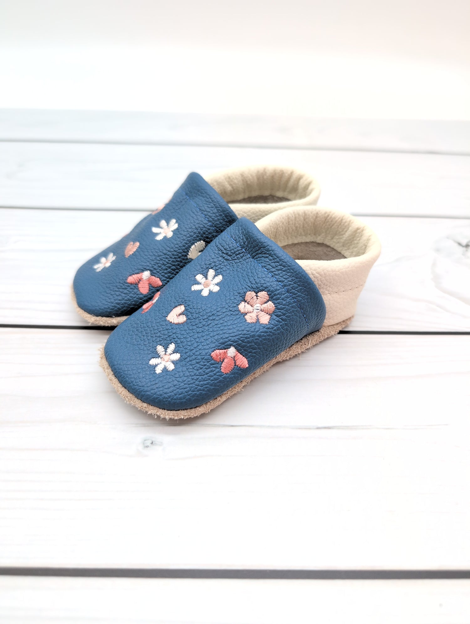 Krabbelschuhe in blau mit bunten Blumen Größe 20