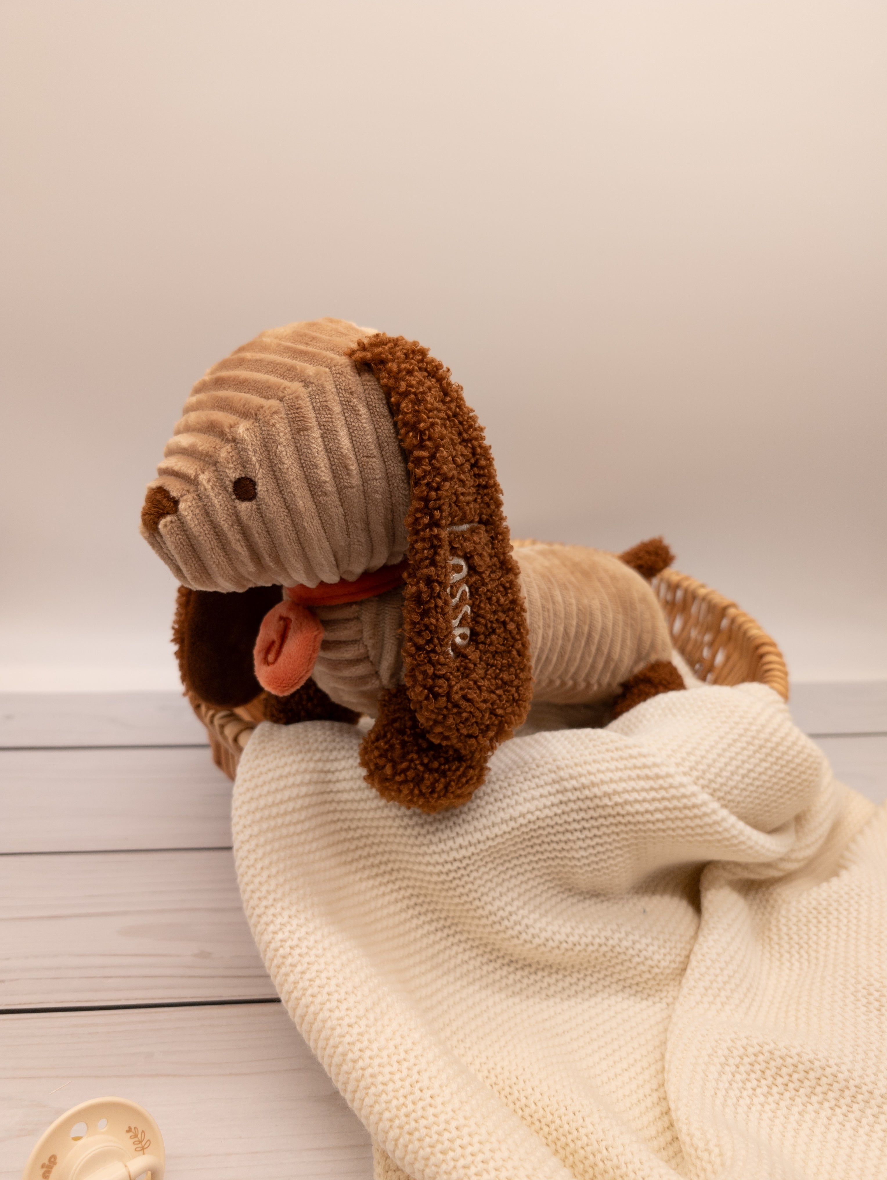 Personalisiertes Stoffdackel Kuscheltier mit Namen – Geschenk für Kinder &amp; Hundeliebhaber – 35 cm Plüschhund – Deko Kinderzimmer