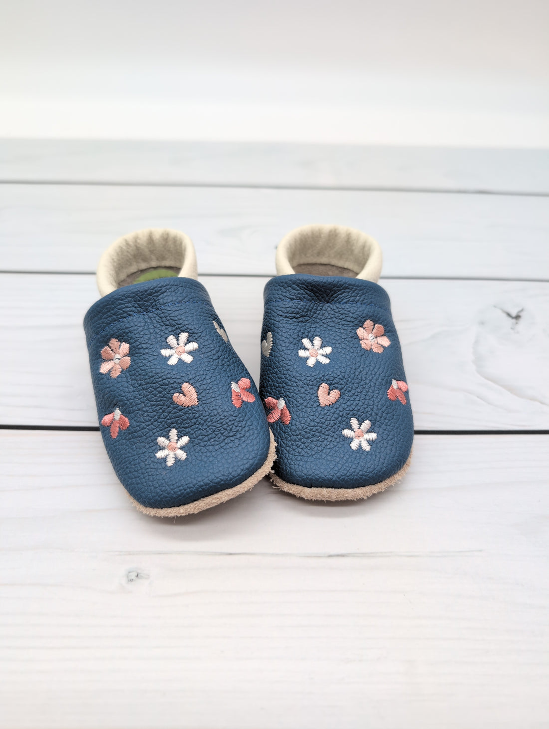Krabbelschuhe in blau mit bunten Blumen Größe 20