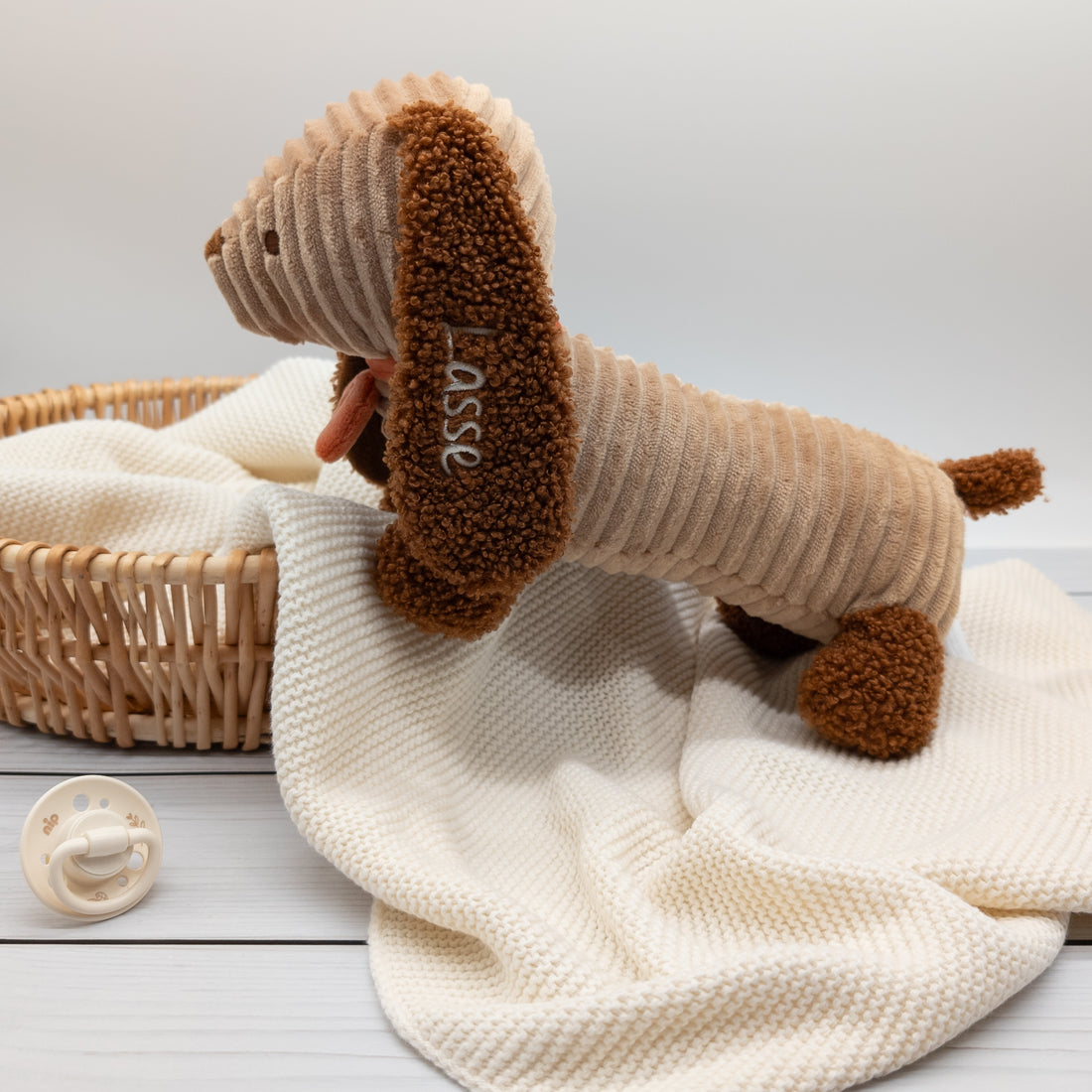 Personalisiertes Stoffdackel Kuscheltier mit Namen – Geschenk für Kinder &amp; Hundeliebhaber – 35 cm Plüschhund – Deko Kinderzimmer
