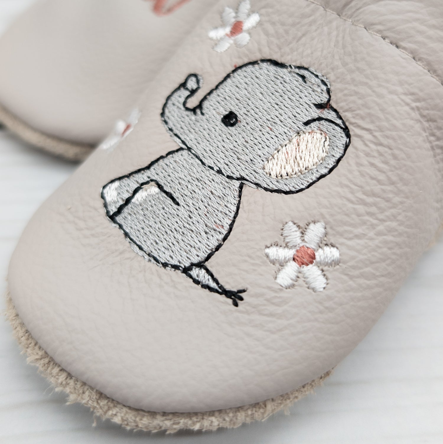 Krabbelschuhe mit Elefant und Blumem aus Echtleder mit Name