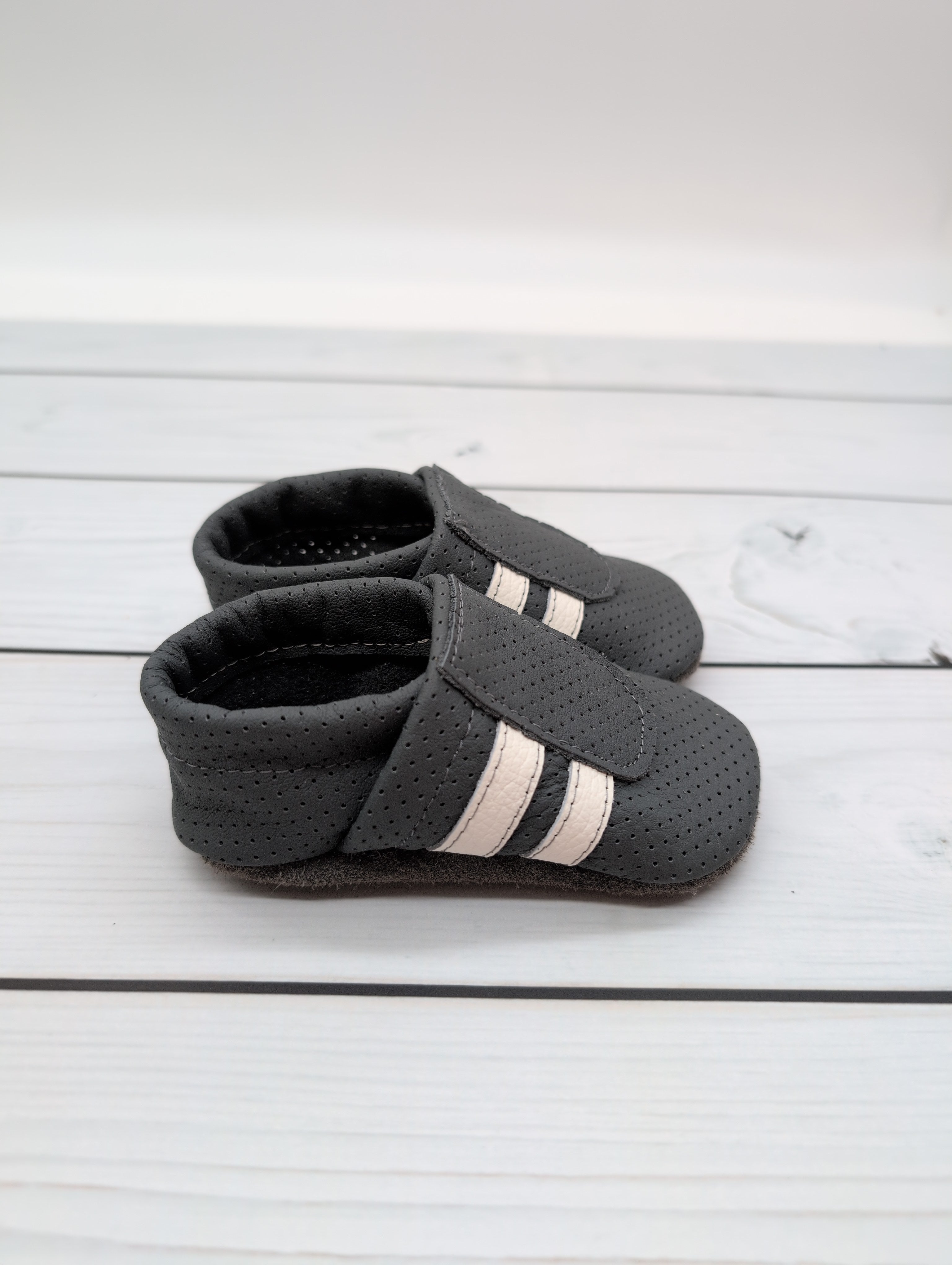 Sommer Krabbelschuhe in grau als Sneaker in grau Größe 21 - so luftig wie Sandalen
