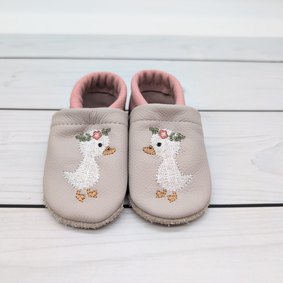 Krabbelschuhe in hellgrau mit Gans Größe 19