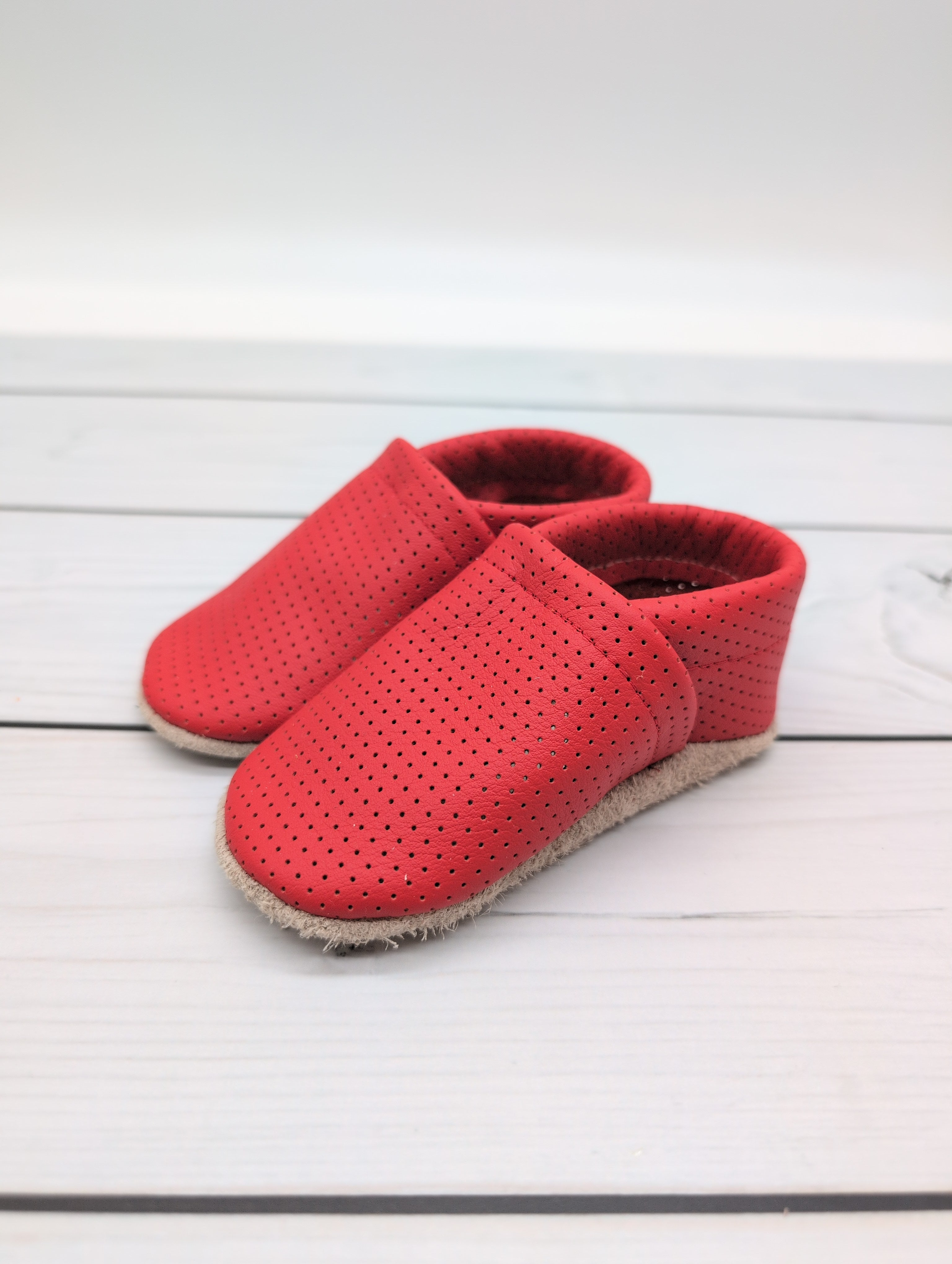 Sommer Krabbelschuhe in rot mit Lochmuster - Größe 21