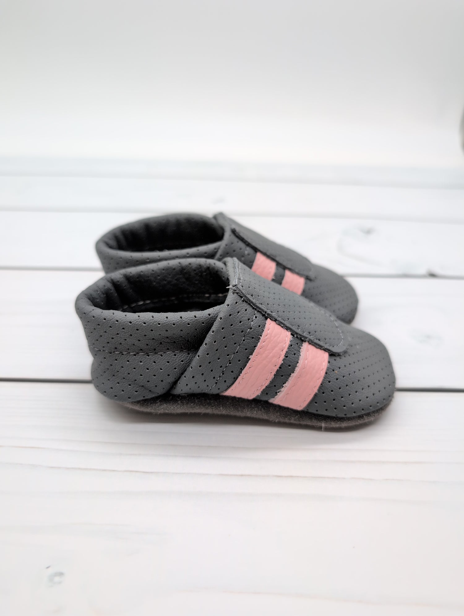 Sommer Krabbelschuhe in grau als Sneaker Größe 21 - so luftig wie Sandalen