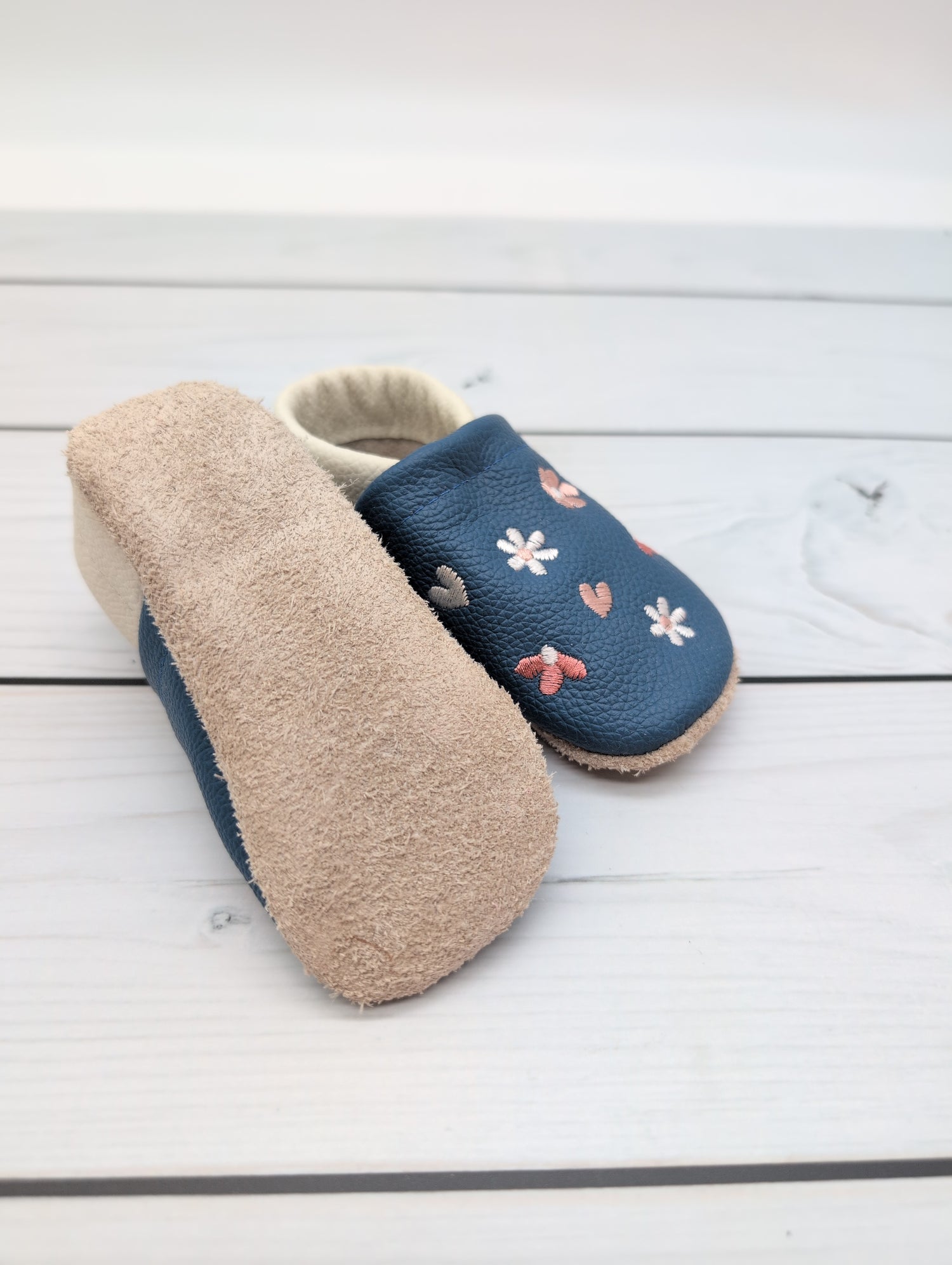 Krabbelschuhe in blau mit bunten Blumen Größe 20