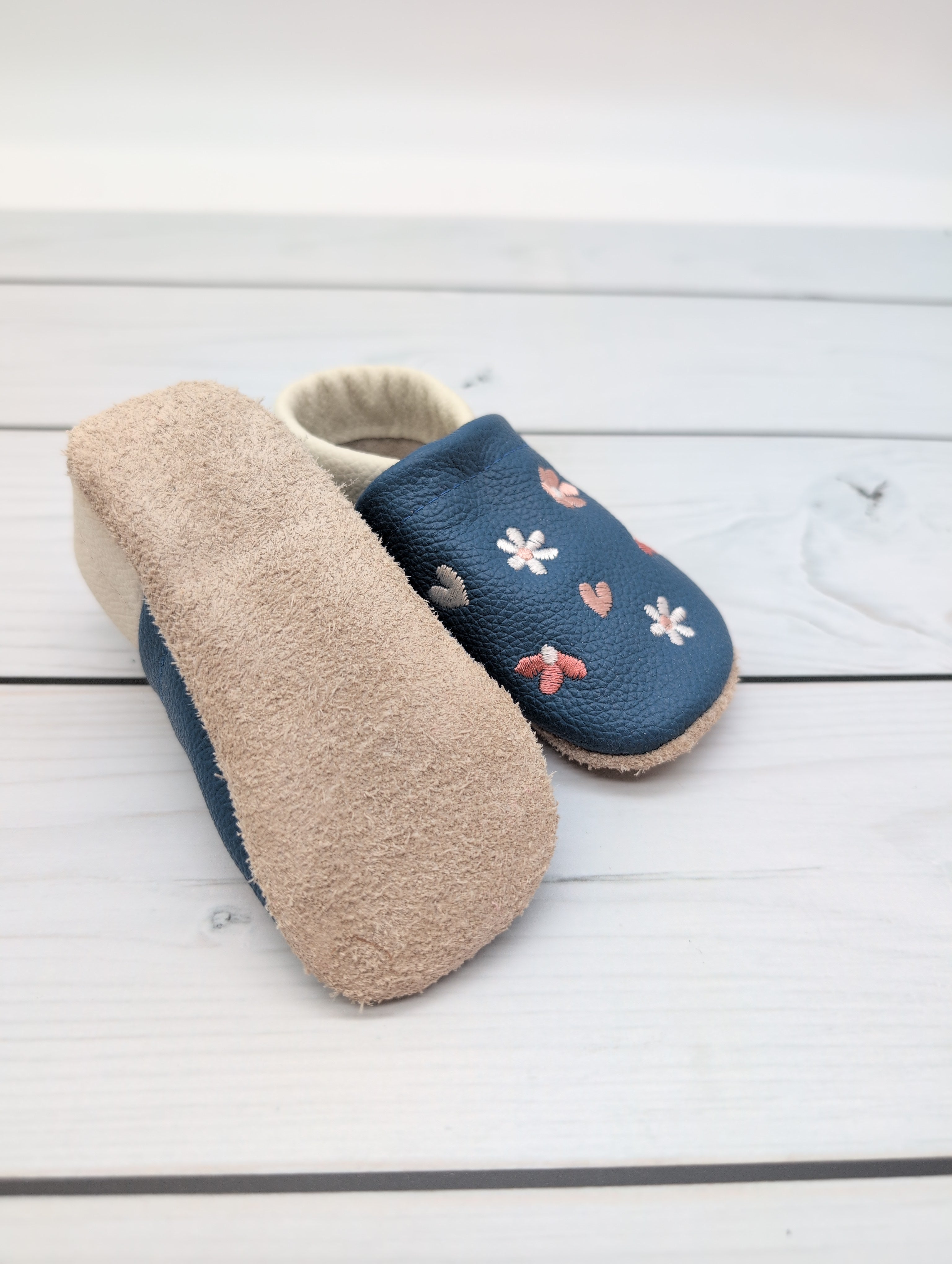 Krabbelschuhe in blau mit bunten Blumen Größe 20