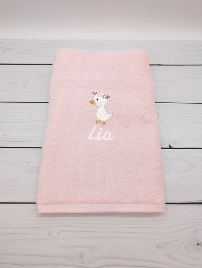 Personalisiertes Handtuch mit Gans und Name bestickt – 50 x 100cm